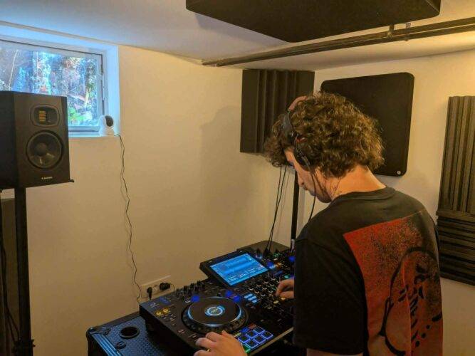 DJ soba v MCDD, MC Patriot