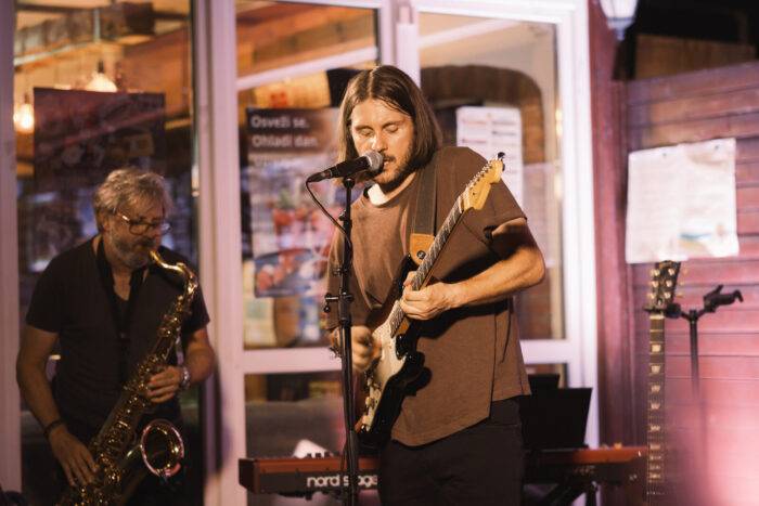 Loose Cannon med petkovim koncertom na terasi MC Patriota.